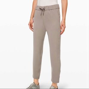Lululemon On the Fly Pant *Woven* Carbon Dust